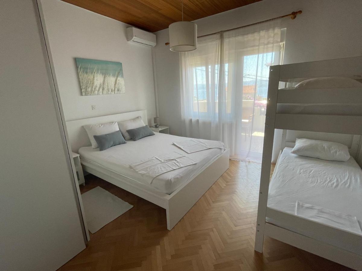 Apartment Ribicic โอมิช ภายนอก รูปภาพ